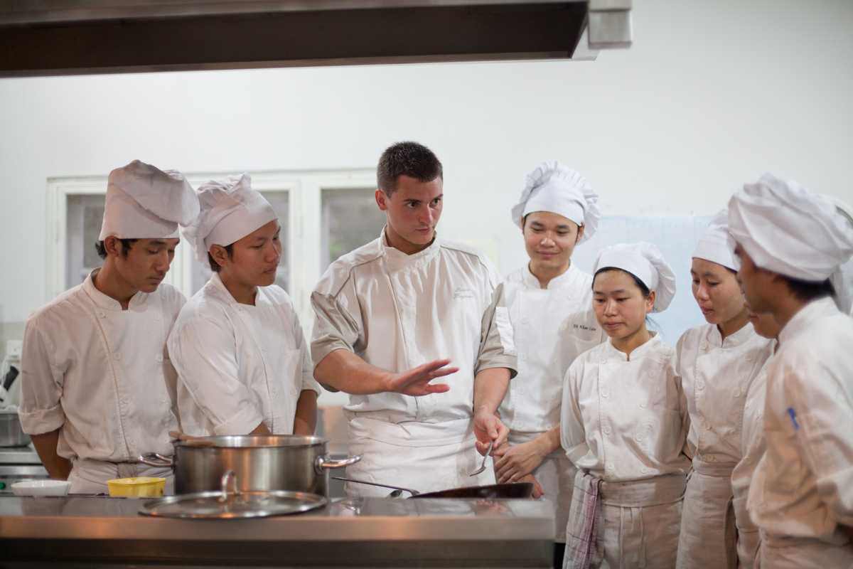 Trainee chefs learn the ropes at Shwe Sa Bwe restaurant 