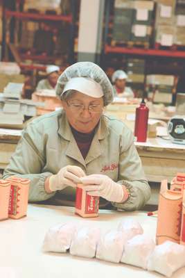 Employee packaging Claus Porto toiletries