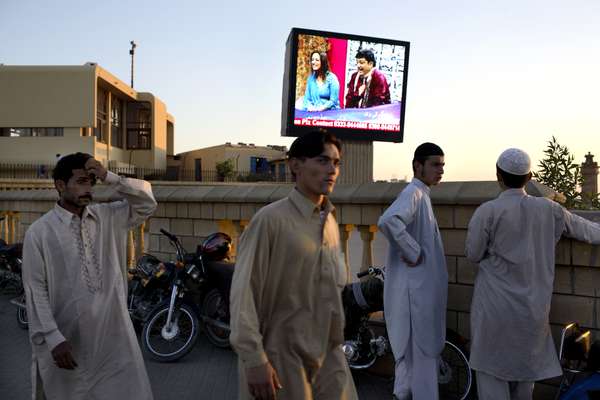 One of GEO’s channels plays live in Clifton seafront area of Karachi