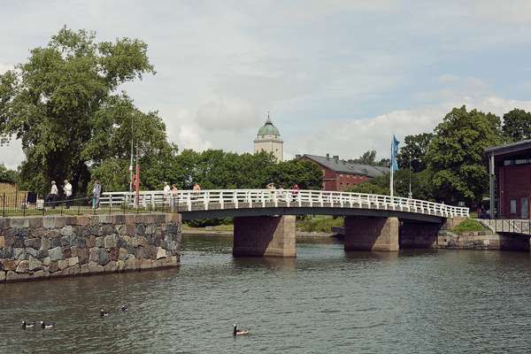 Bridge between Iso Mustasaari and Susisaari