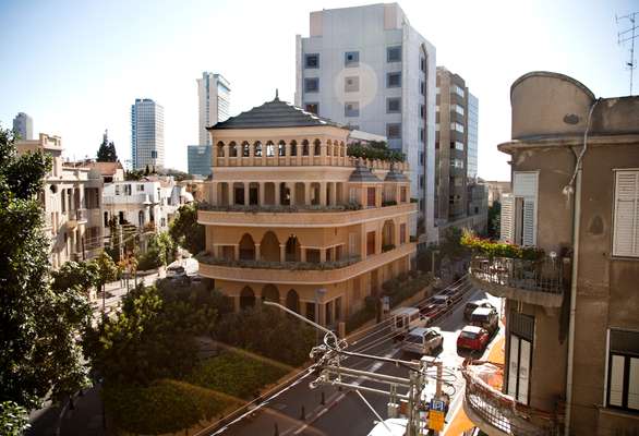 Montifiores’ well known ‘pagoda-house’ and downtown Neve Tzedek