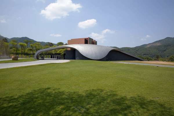 Ananti clubhouse, designed by Ken Min 