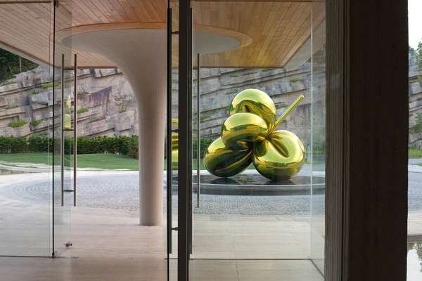 Jeff Koons sculpture, Haesley