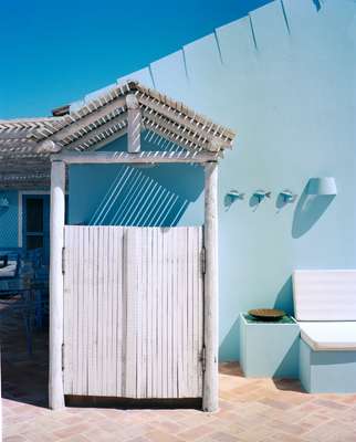 A pine changing hut at Carlos Beirão da Veiga summer house