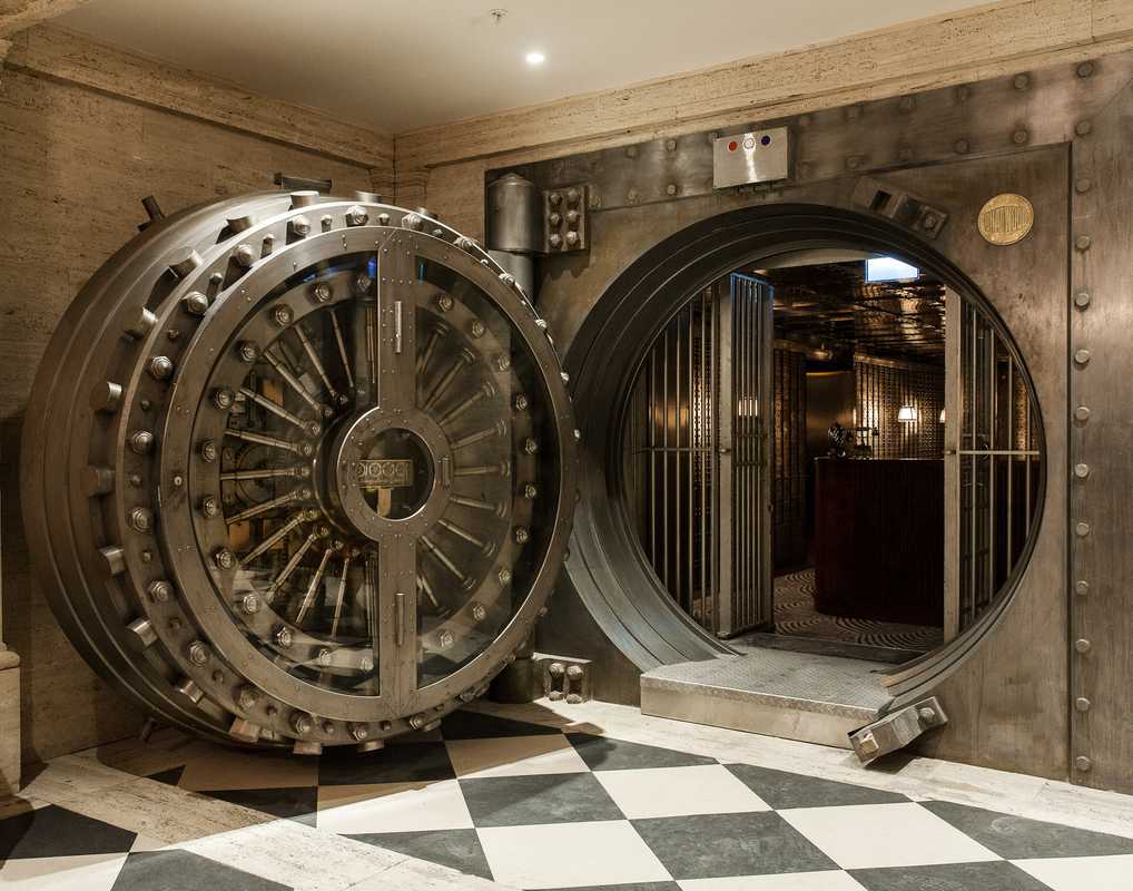 Entrance to the Vault bar 