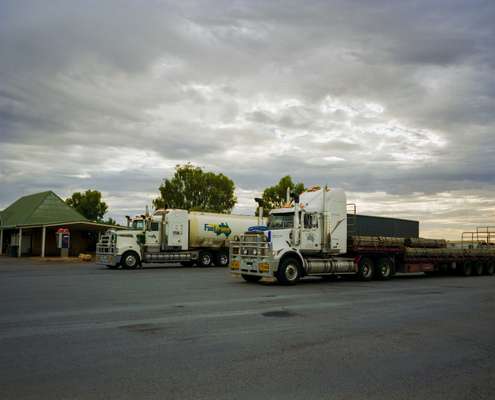 Lining up for a fill in Mount Magnet