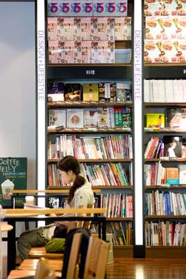 24-hour Tsutaya bookshop and café 