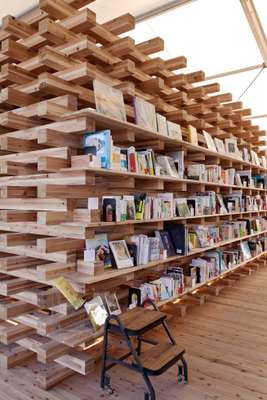 Tsutaya Books opened a temporary  shop with books and magazines on design and the home