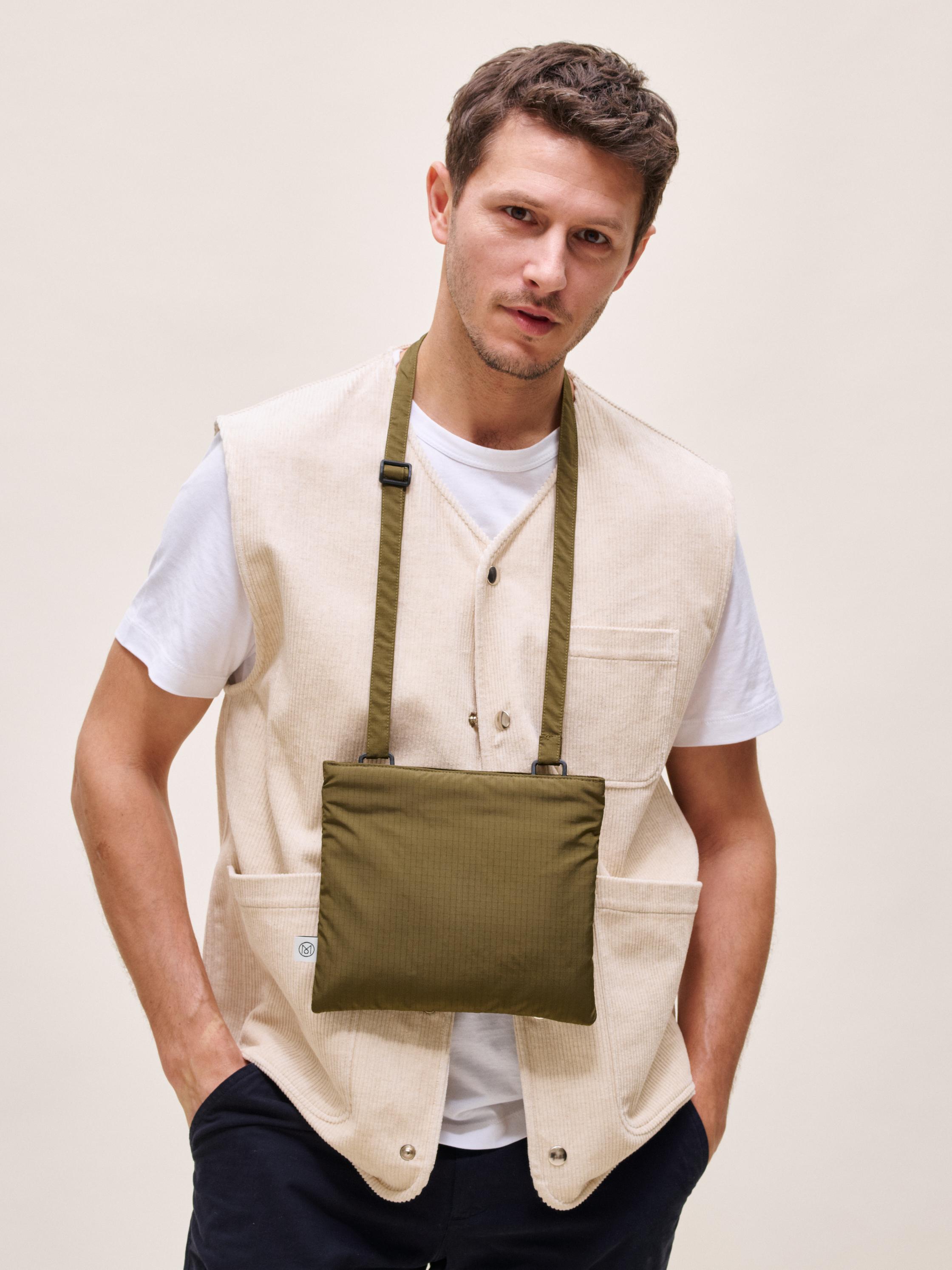 Is Uniqlo's Viral $20 Shoulder Bag Really Worth the Hype? | Condé Nast  Traveler