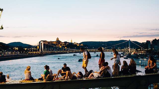 Budapest: party bridge