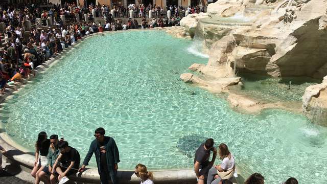 Italy: no swimming in the fountains