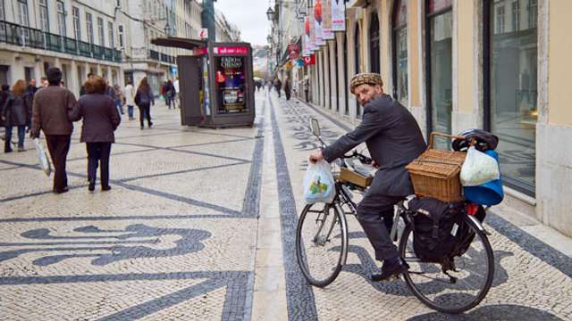 Pavement as branding: calçada portuguesa