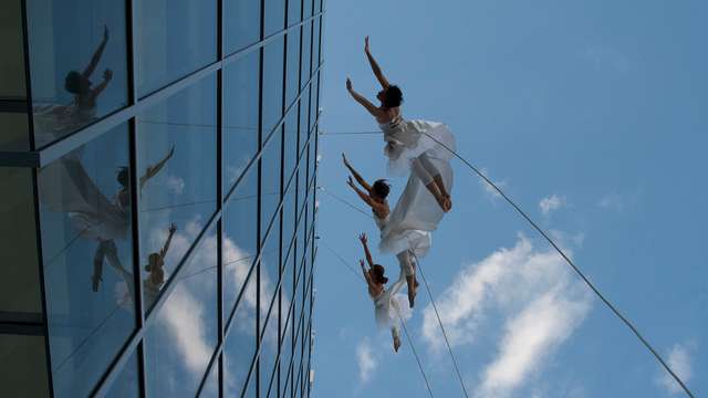 Bandaloop at St Paul’s Cathedral 