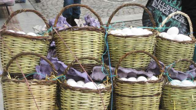 Istanbul: Groceries in a basket