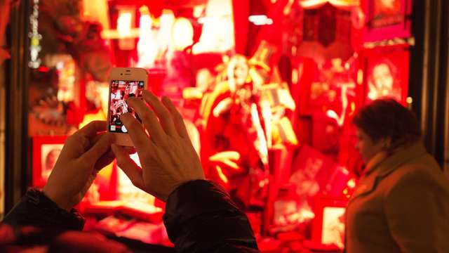 A lesson in window dressing at Bergdorf Goodman