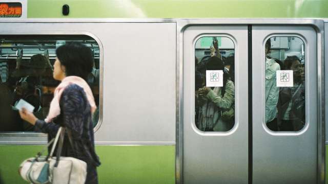 Etiquette in Tokyo: manners of a daily commute