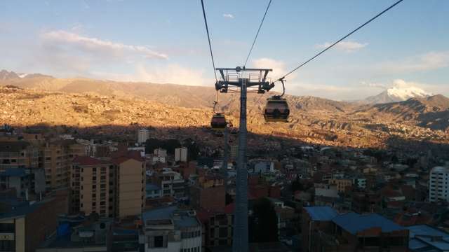 La Paz: high-up cable car
