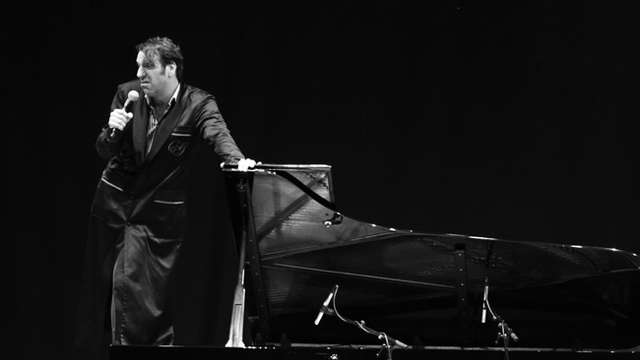 Chilly Gonzales's piano lesson