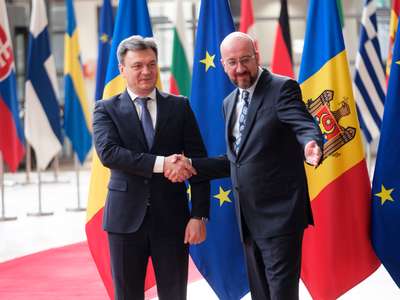 The EU begins accession talks with Ukraine and Moldova