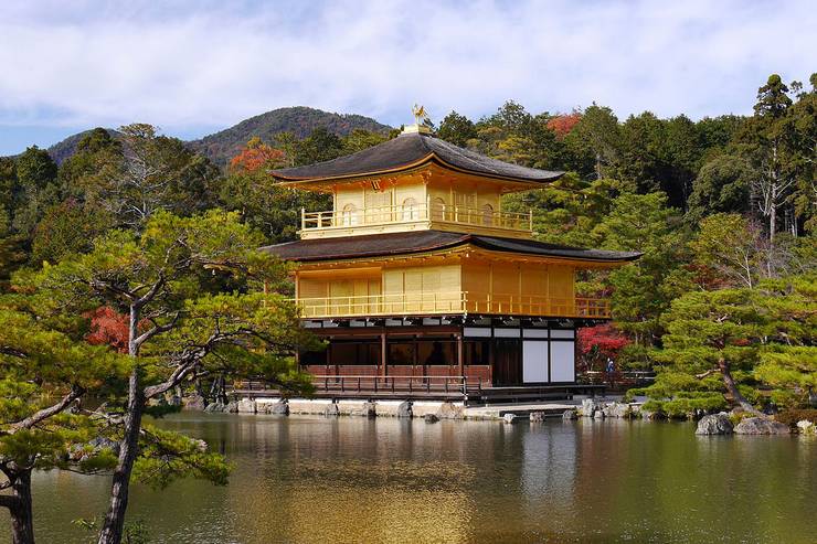 kinkaku-ji_the_golden_temple_in_kyoto_overlooking_the_lake_-_high_rez_crop.jpg